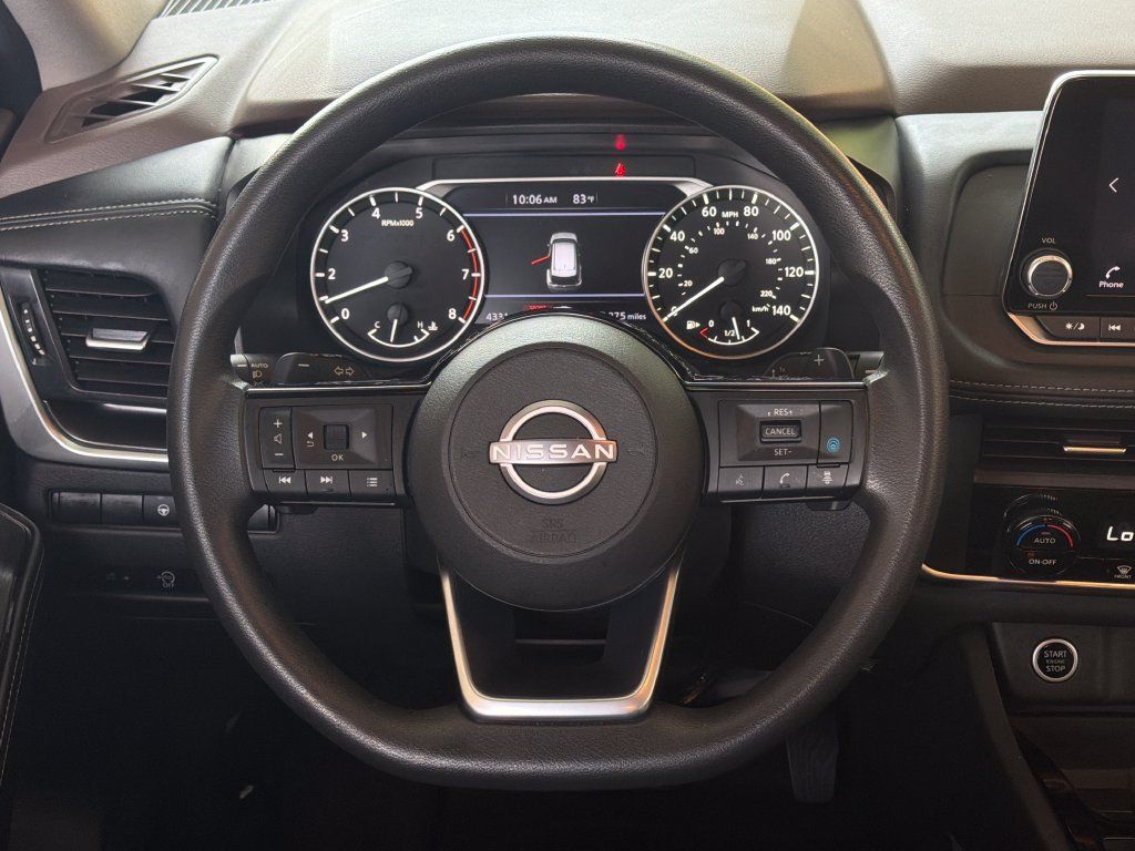 Used 2023 Nissan Rogue SV FWD image 4