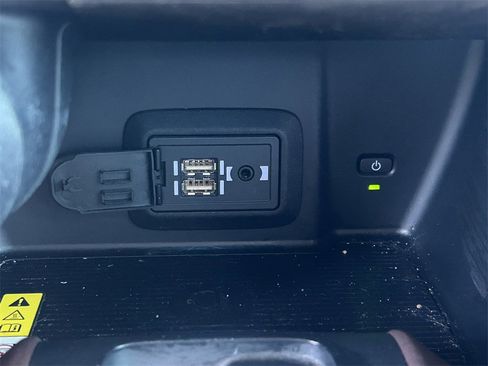 Used 2022 Toyota Venza Limited image 24