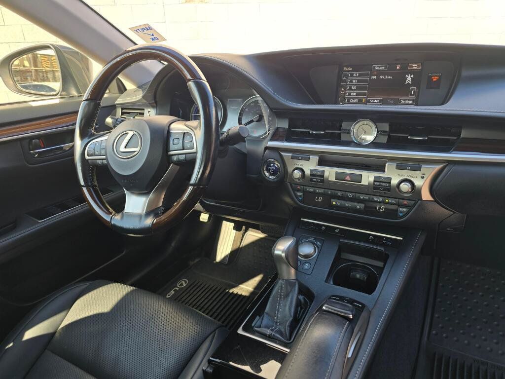 Used 2016 Lexus ES 300h w/ Navigation System Package FWD image 12
