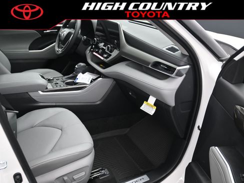 New 2026 Toyota Highlander Limited AWD/4WD image 11