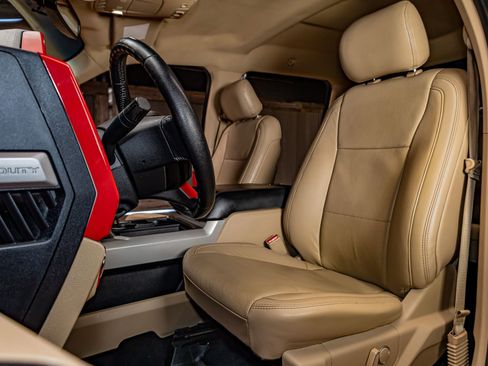 Used 2017 Ford F250 Lariat w/ Chrome Package image 19