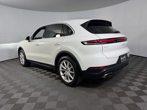 Used 2024 Porsche Cayenne AWD/4WD image 7