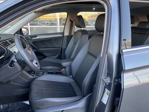 Used 2023 Volkswagen Tiguan SE w/ Panoramic Sunroof Package image 14