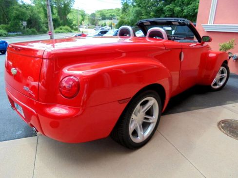 Used 2005 Chevrolet SSR w/ Preferred Equipment Group image 18