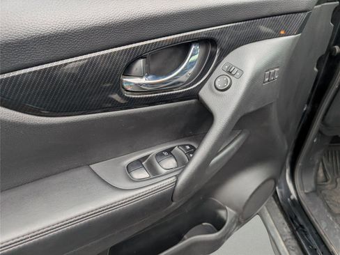 Used 2018 Nissan Rogue SL w/ Premium Package FWD image 8