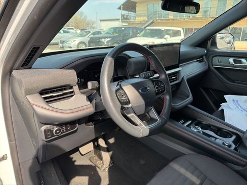 Used 2025 Ford Explorer ST-Line w/ ST-Line Street Pack image 15