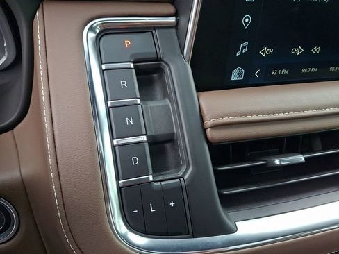 Used 2024 Chevrolet Tahoe High Country AWD/4WD image 13