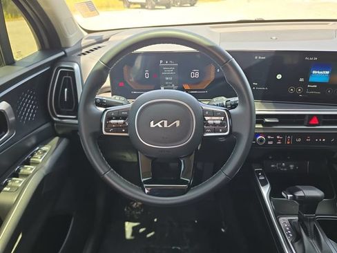 Used 2024 Kia Sorento S FWD image 10