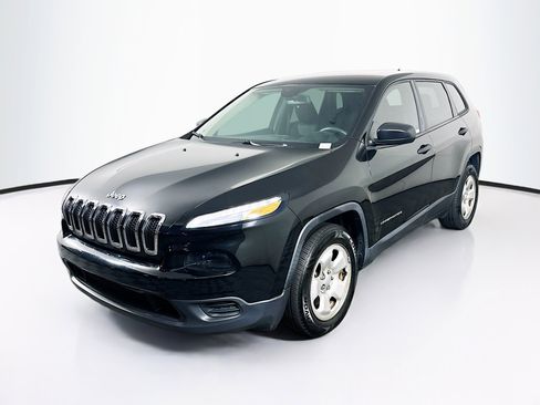 Used 2017 Jeep Cherokee Sport image 3
