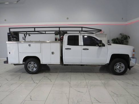 Used 2019 Chevrolet Silverado 2500 W/T w/ WT Convenience Package RWD image 2
