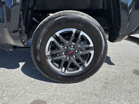 Used 2025 Toyota Tacoma TRD Sport AWD/4WD image 32