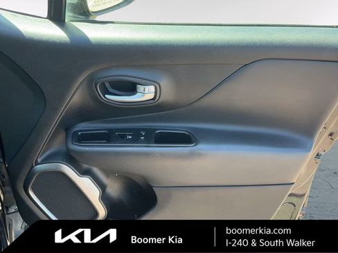 Used 2018 Jeep Renegade Limited w/ UConnect 8.4 Nav Group FWD image 10