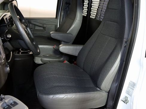 Used 2024 GMC Savana 2500 w/ Driver Convenience Package image 4