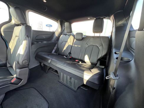 New 2026 Chrysler Pacifica Select image 41