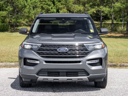 Used 2022 Ford Explorer XLT w/ Equipment Group 202A RWD image 2