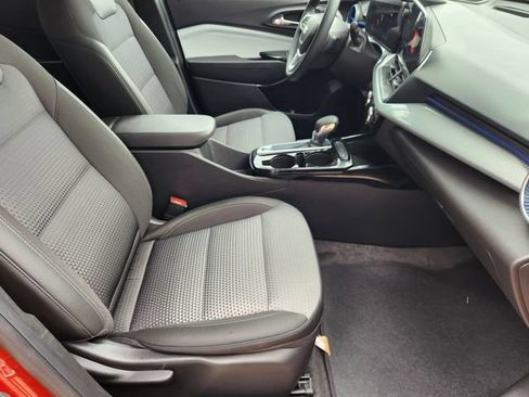 Used 2024 Chevrolet Trax LT w/ Driver Confidence Package FWD image 14
