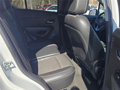 Used 2017 Chevrolet Trax LT w/ LT Convenience Package FWD image 7