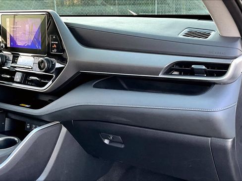 Used 2023 Toyota Highlander XLE image 19