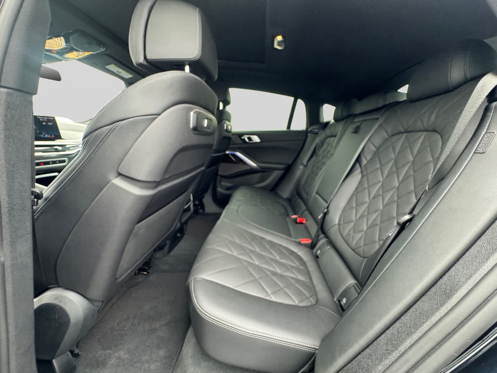 Used 2024 BMW X6 xDrive40i w/ Premium Package AWD/4WD image 17