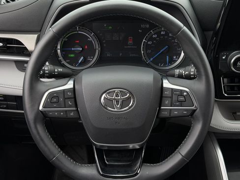 Used 2020 Toyota Highlander XLE FWD image 14