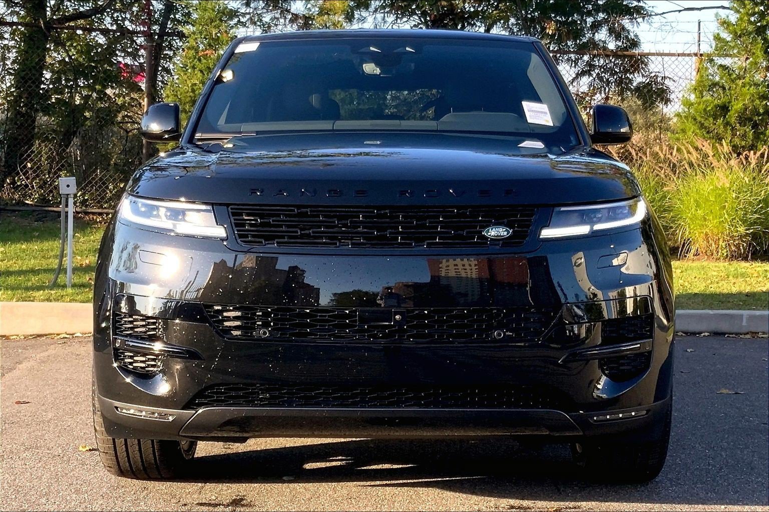 New 2027 Land Rover Range Rover Sport SE AWD/4WD image 3