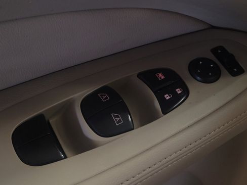 Used 2018 Nissan Pathfinder SV image 27