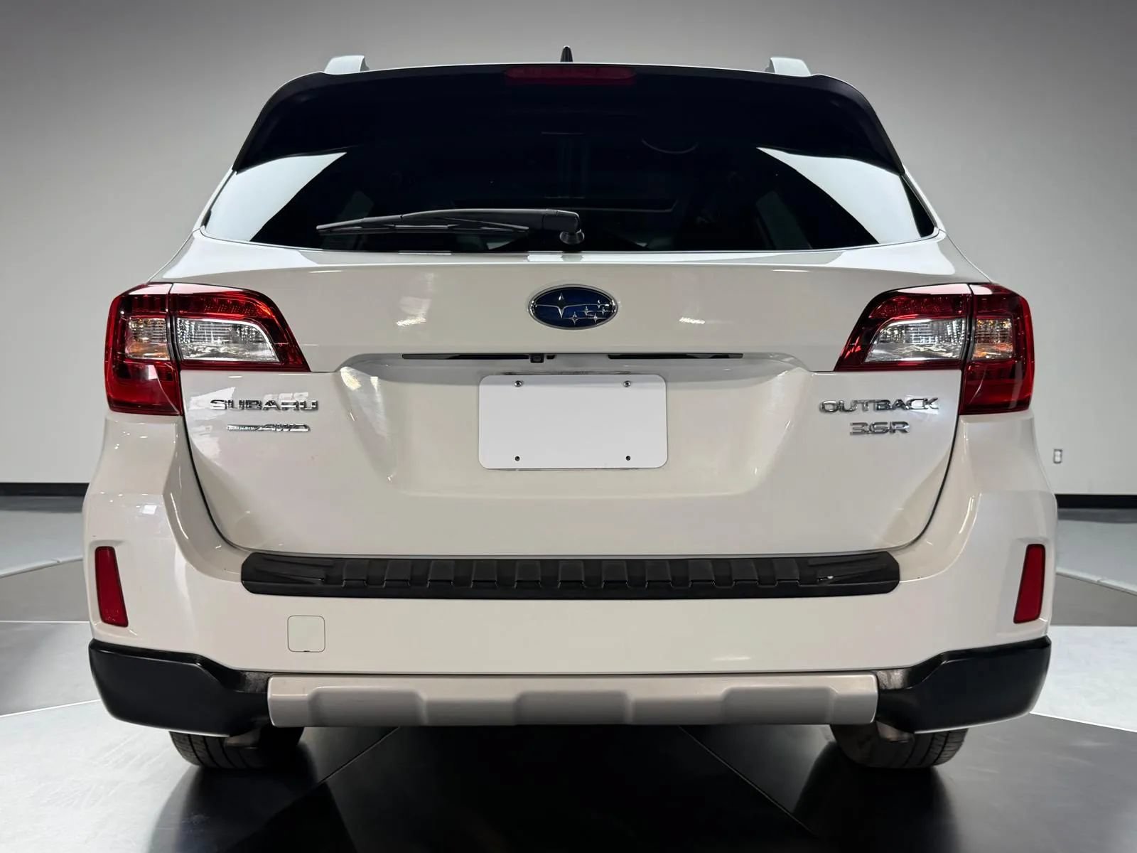 Used 2016 Subaru Outback 3.6R Limited AWD/4WD image 5