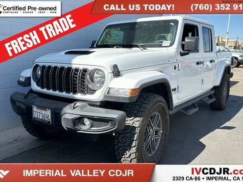 Certified 2025 Jeep Gladiator Sport AWD/4WD image 1