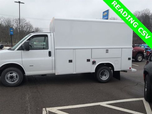New 2025 Chevrolet Express 3500 image 7