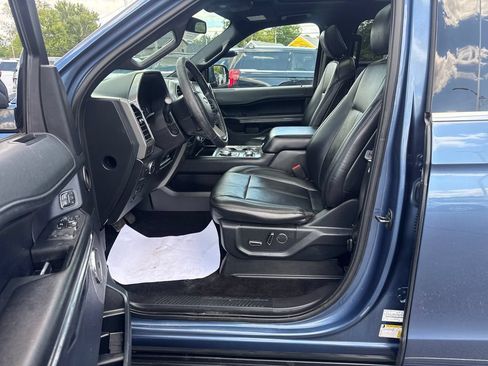 Used 2019 Ford Expedition XLT w/ Equipment Group 202A AWD/4WD image 36
