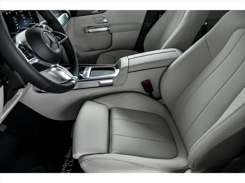 Certified 2025 Mercedes-Benz GLB 250 4MATIC image 13