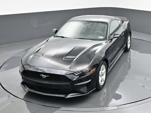 Used 2019 Ford Mustang Coupe RWD image 17