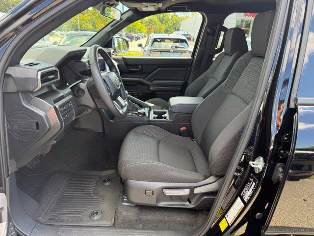 Used 2025 Toyota 4Runner SR5 AWD/4WD image 18