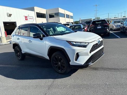 Used 2024 Toyota RAV4 XSE AWD/4WD image 2