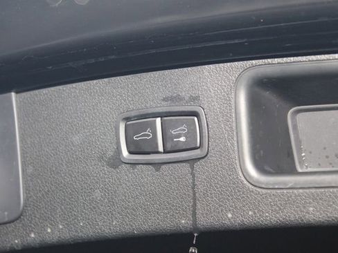 Used 2023 Porsche Macan Turbo image 13