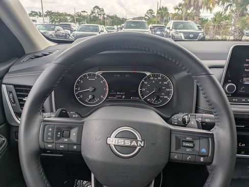 Used 2025 Nissan Rogue SV FWD image 30