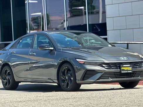 Used 2026 Hyundai Elantra Sport FWD image 2
