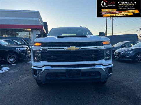 Used 2024 Chevrolet Silverado 2500 LT image 2