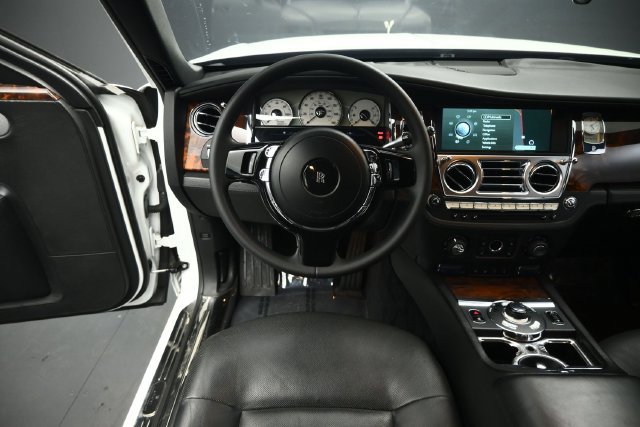 Used 2013 Rolls-Royce Ghost RWD image 33