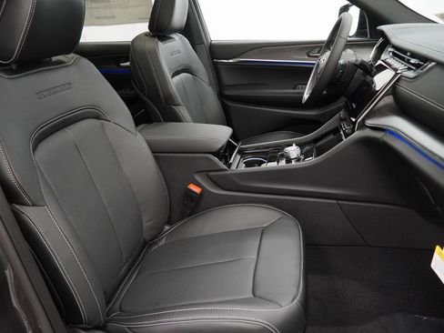 New 2025 Jeep Grand Cherokee Overland w/ Trailer Tow Package image 34