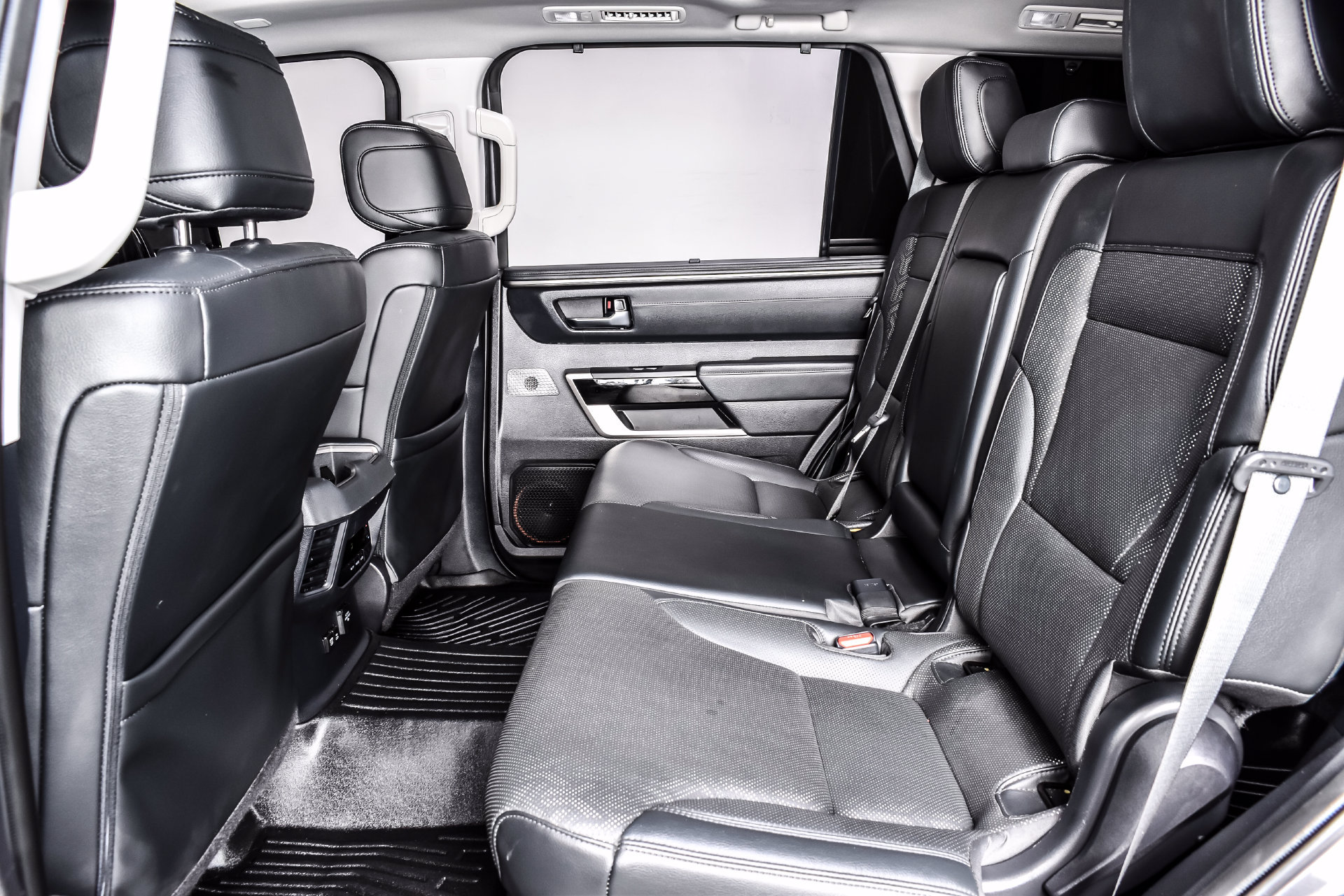 Used 2023 Toyota Sequoia Limited w/ TRD Off-Road Package AWD/4WD image 17