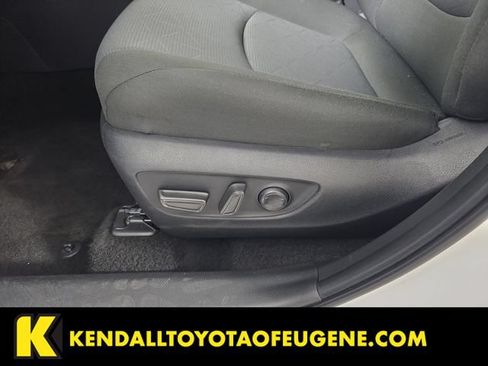 Used 2025 Toyota RAV4 XLE AWD/4WD image 24