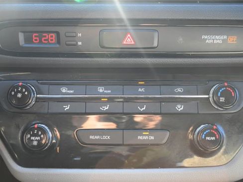 Used 2016 Kia Sedona LX w/ Option Group 020 image 28