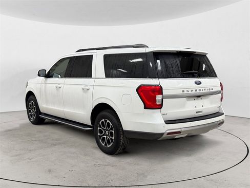 Used 2023 Ford Expedition Max XLT image 3