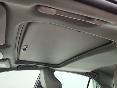 Used 2018 Toyota Camry SE w/ Moonroof Package FWD image 10