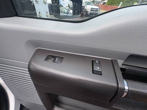 Used 2015 Ford F550 4x4 Regular Cab Super Duty w/ Power Equipment Group image 16