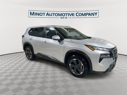 Used 2025 Nissan Rogue SV image 2