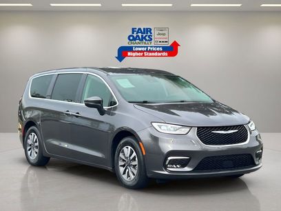 Used 2023 Chrysler Pacifica Touring-L