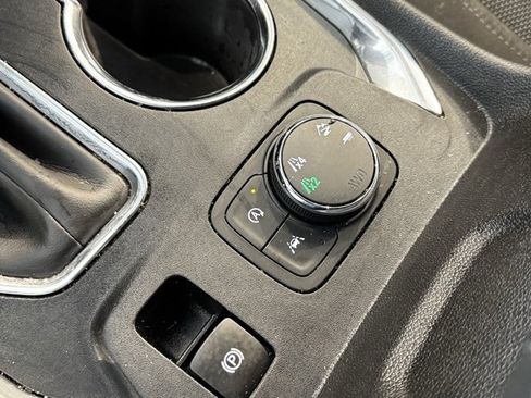 Certified 2023 Chevrolet Traverse LT image 20