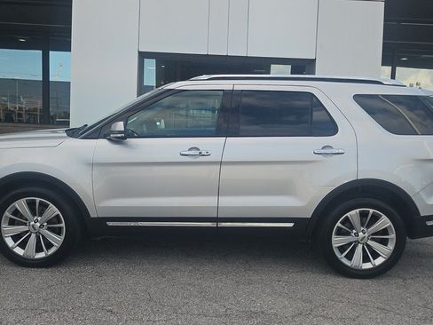 Used 2019 Ford Explorer Limited w/ Class III Trailer Tow Package FWD image 2